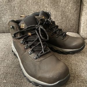 Columbia hiking boots